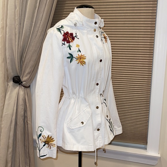 Spatial Paris Beautiful Embroidered Sequence Hooded Jacket - Picture 5 of 11